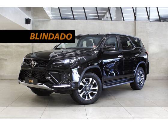 TOYOTA HILUX SW4 2.8 D-4D TURBO DIESEL SRX PLATINUM 7L 4X4 AUTOMÁTICO TOYOTA HILUX SW4 2.8 D-4D TURBO DIESEL SRX PLATINUM 7L 4X4 AUTOMÁTICO